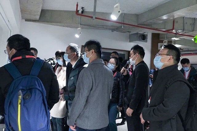 参观团重点参观了江森自控先进能源利用技术在大楼的应用，并深入了解了江森自控的区域能源系统架构、智能数字化解决方案、节能改造综合解决方案及区域能源综合应用案例